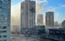 В Киеве в жилой дом на улице Лобановского попала ракета (фото, видео)