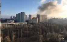 У Києві у житловий будинок на вулиці Лобановського влучила ракета (фото, відео)