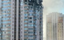 В Соломенском районе Киева пожар на складах после попадания боеприпаса
