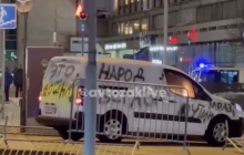 В Москве на улицу выехало авто с надписью "Народ, вставай" (видео)