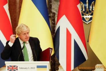 Британия изучает возможность большей поддержки Украины для защиты от авиаударов - Джонсон