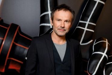 Вакарчук в гражданской одежде прогулялся с мамой по Мукачево (видео)