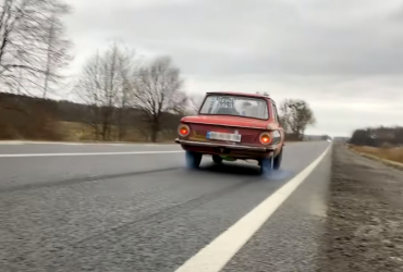 Автоумельцы создали электро-Запорожец и разогнали его до 100 км/ч за 3,7 секунды
