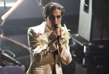 Maneskin в Сан-Ремо год спустя: Дамиано расплакался во время выступления (фоторепортаж)