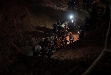 У Марокко хлопчика 5 днів намагалися врятувати з колодязя: він не вижив (фоторепортаж)
