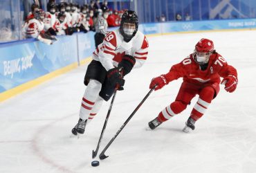 Скандал на Олімпіаді-2022: російські хокеїстки грали матч у медичних масках (фото)