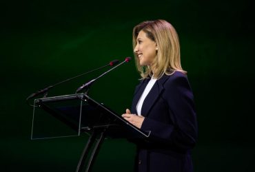 Елена Зеленская поразила стильным образом на Diia Summit (фоторепортаж)