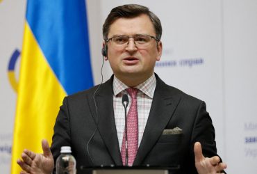 Украина просит НАТО помочь воевать до победы
