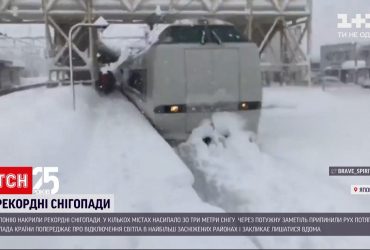 Японію накрили рекордні снігопади, яких не бачили 80 років