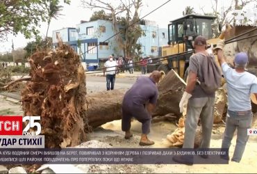 На Кубе водяной смерч вышел на берег