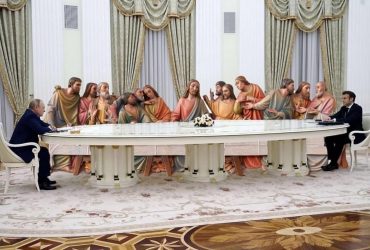 Таємниця довгого столу з Путіним: Кремль підтвердив відмову Макрона здавати їм ПЛР-тест