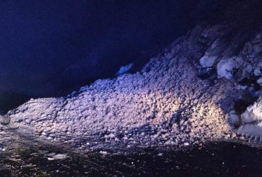 На Закарпатье дороги завалило камнями и снегом (фото)