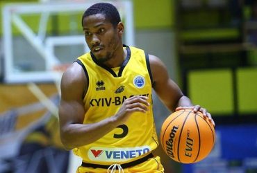 Бачу синку, що не москаль: американець з Київ-Баскету не покинув Україну попри загрозу війни з РФ