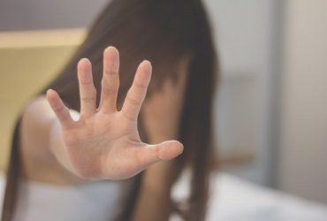 Під Львовом п’яний вчитель домагався ученицю, а після відмови організував цькування: деталі