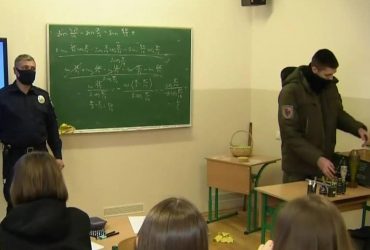 У Києві школярам провели інструктаж на випадок надзвичайних ситуацій (відео)