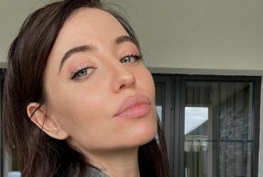 Надя Дорофеева в молочном костюме с открытой грудью взбудоражила фанатов