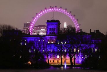 В Лондоне здание МИД Великобритании подсветили цветами флага Украины в День Единения