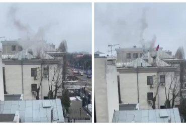 Над будівлею російського посольства в Києві помітили дим (відео)