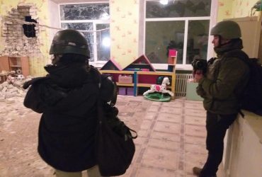 Обстріл бойовиками дитсадка на Луганщині: у Міноборони розповіли про фейки росЗМІ