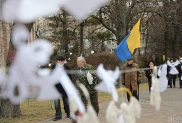 Десятки ангелів: жителі та гості Києва вшанували пам'ять Небесної сотні (відео, фоторепортаж)