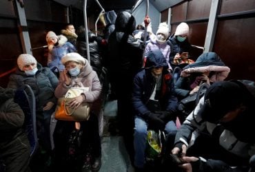 Паника, автобусы с людьми и мобилизация: что происходит в Донецке (фоторепортаж)
