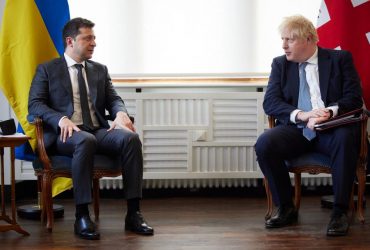 Зеленський у Мюнхені зустрівся з Джонсоном на тлі загрози вторгнення РФ: про що говорили