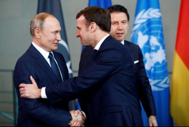 Ви б домовлялися з Гітлером?: прем'єр Польщі розкритикував Макрона за дзвінки Путіну