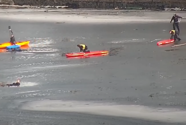 В Днепре пришлось спасать полицейских и мужчину, которые хотели помочь рыбаку (видео)