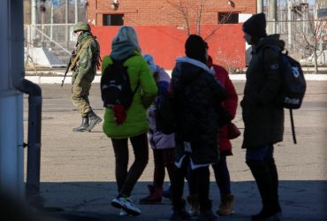 Из Мариуполя в Запорожье открываются гуманитарные коридоры для частных авто