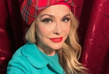 Ольга Сумская показала архивное фото, на котором целуется с любовником за спиной мужа