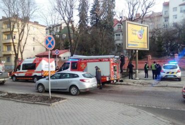 Палять документи: у генконсульстві РФ у Львові помітили дим (відео)