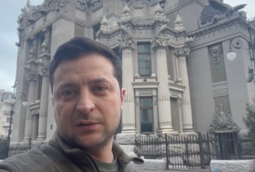 Оружие мы не сложим: Зеленский с Банковой обратился к украинцам (видео)