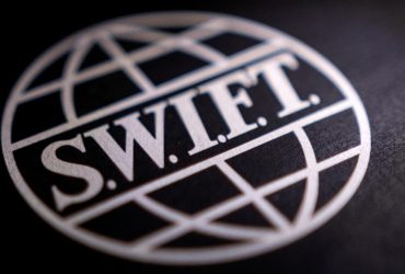 Мировые лидеры обязались в ближайшие дни отключить российские банки от SWIFT