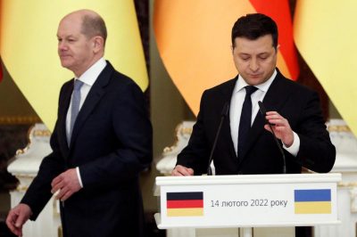 Βασικές δηλώσεις του Volodymyr Zelensky και του Olaf Scholz που συγκεντρώθηκαν μετά τη συνάντηση στο Κίεβο / φωτογραφία από το REUTERS 