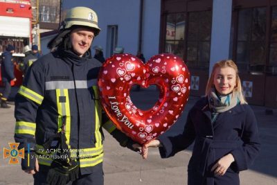 муж сделал подарок жене двух негров порно видео HD