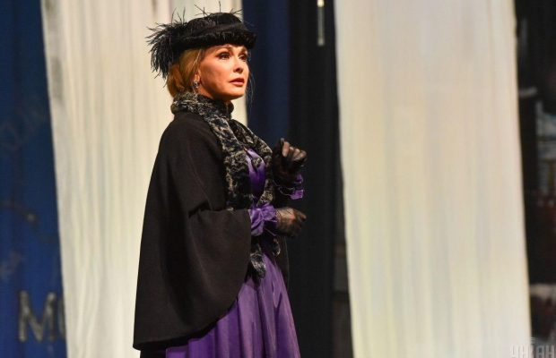 "Ганьба вам!": Ольга Сумська посварилася з журналісткою, яка порівняла її з сестрою