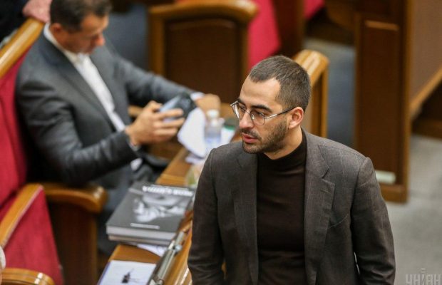 Відомий співак потролив віршем нардепа Трухіна за пропозицію хабаря поліції