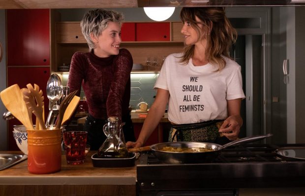 Что посмотреть на выходных: "Параллельные матери" Альмадовара и скандальные "Пэм и Томми"