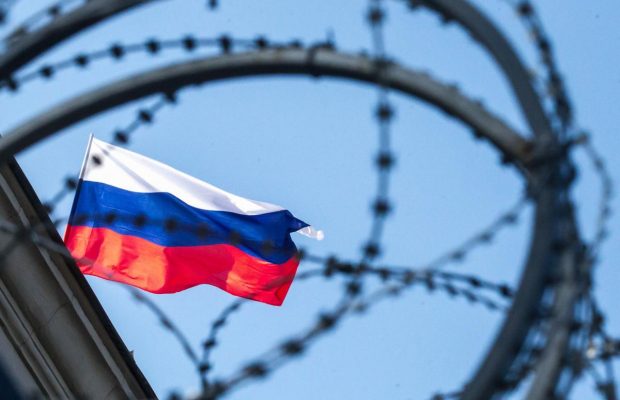 ЄС зупинить угоду про спрощення видачі віз росіянам – Сійярто