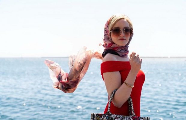 От 10 тысяч долларов за имя: известная мошенница из РФ нашла новый способ заработать