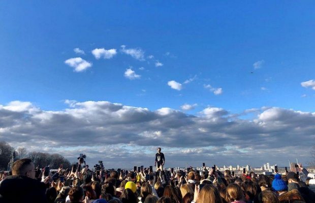 "Океан Ельзи" організував спонтанний виступ на мосту в центрі Києва (фото, відео)