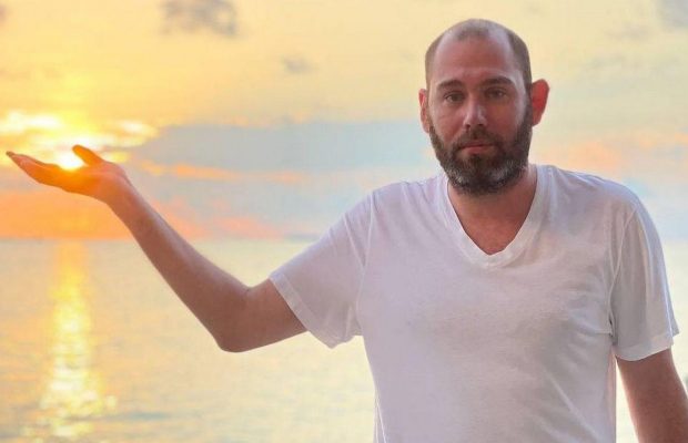 Российский комик Слепаков спел "Ванькам" о смерти на войне и поплатился