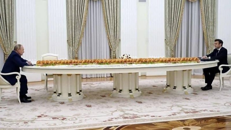 Makron: “Putin dünyanı çörəklə imtahana çəkir” 