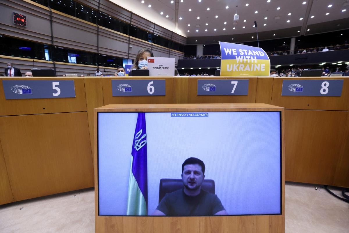 Це рішення відкриває шлях до отримання Україною офіційного статусу кандидата в члени Європейського Союзу / REUTERS