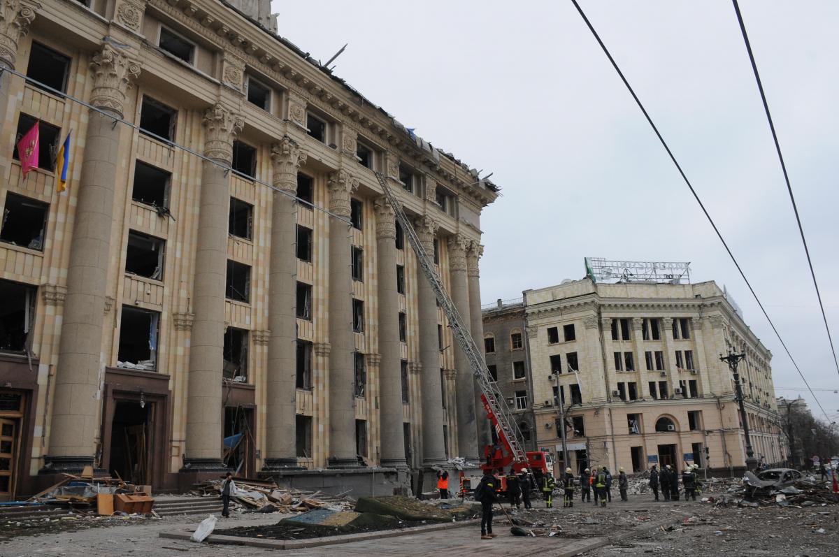 Харківська ОДА після ворожого обстрілу / фото УНІАН (Андрій Марієнко) Харківська ОДА після ворожого обстрілу / фото УНІАН (Андрій Марієнко)