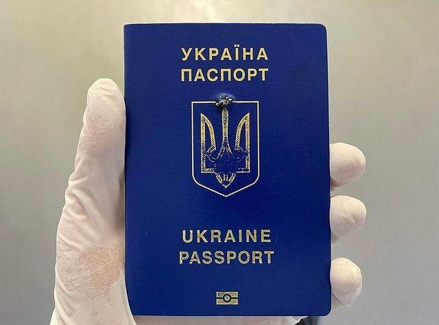 Паспорт врятував життя українцю / фото @mstyslav.chernov Паспорт врятував життя українцю / фото @mstyslav.chernov