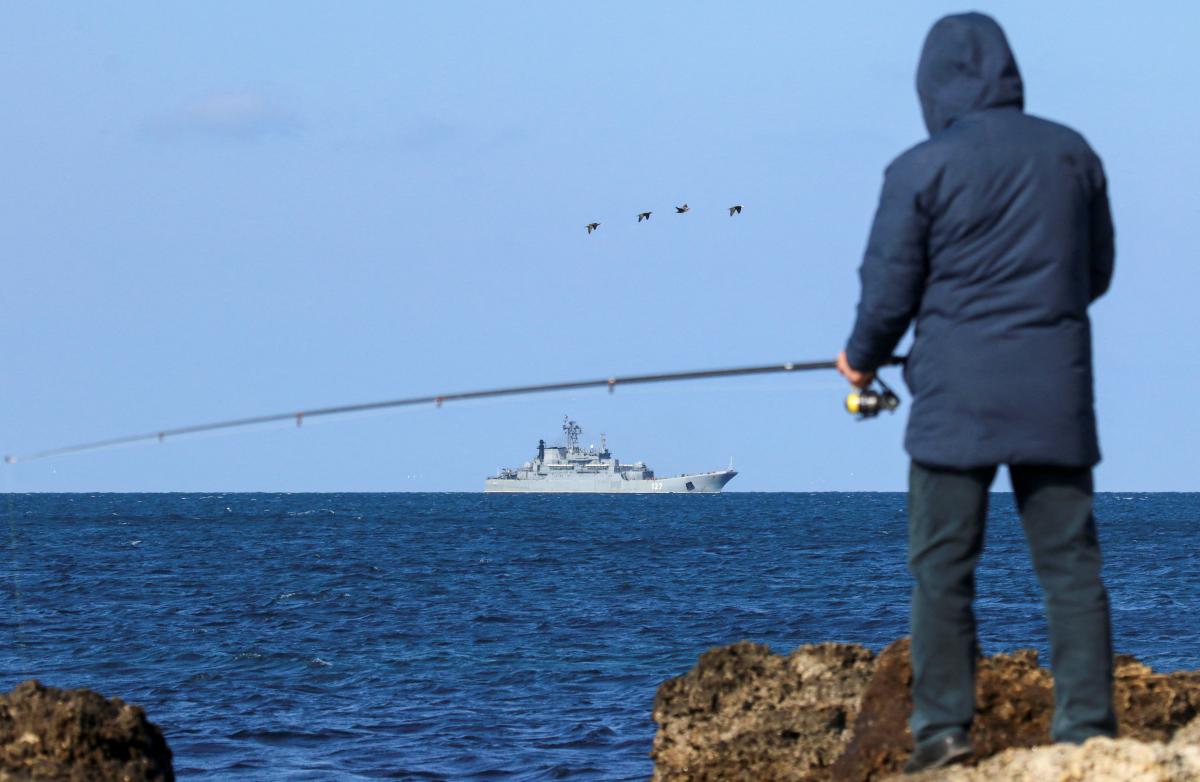 Російські кораблі у Чорному морі тримаються віддалено / фото REUTERS Російські кораблі у Чорному морі тримаються віддалено / фото REUTERS