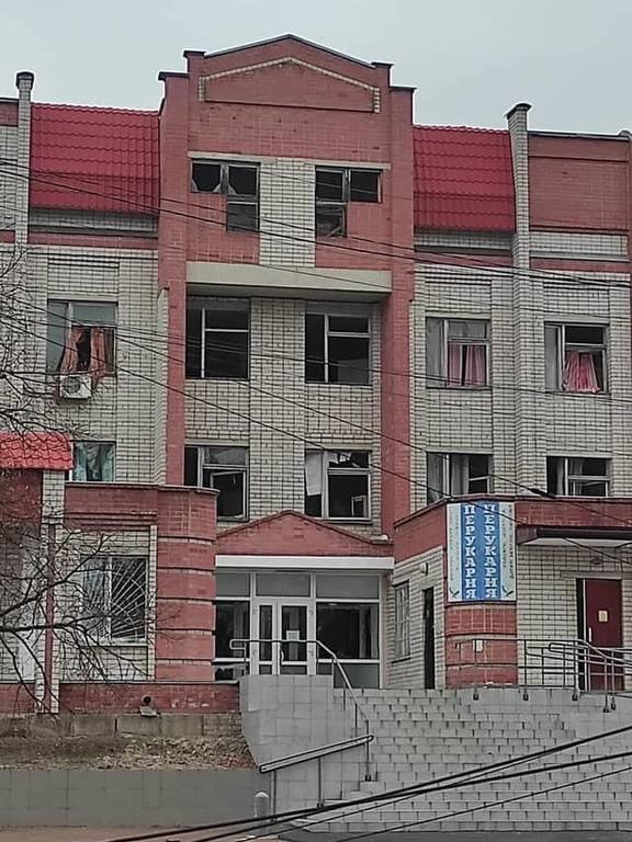 На наступний день, 2 березня, дві крилаті ракети влучили в корпус районної лікарні / фото facebook.com/cg.gov.ua
