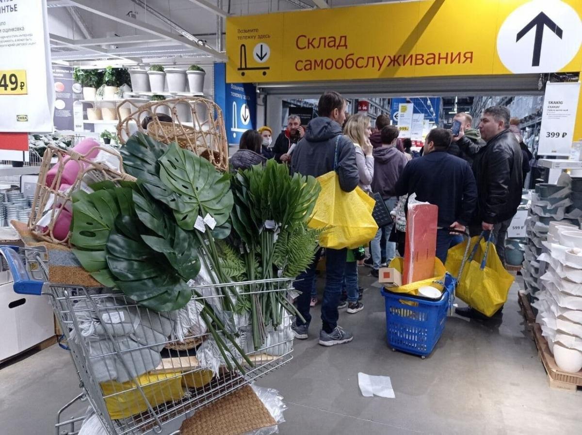 Росіяни зчинили хаос у магазинах IKEA / фото соцмережі Росіяни зчинили хаос у магазинах IKEA / фото соцмережі