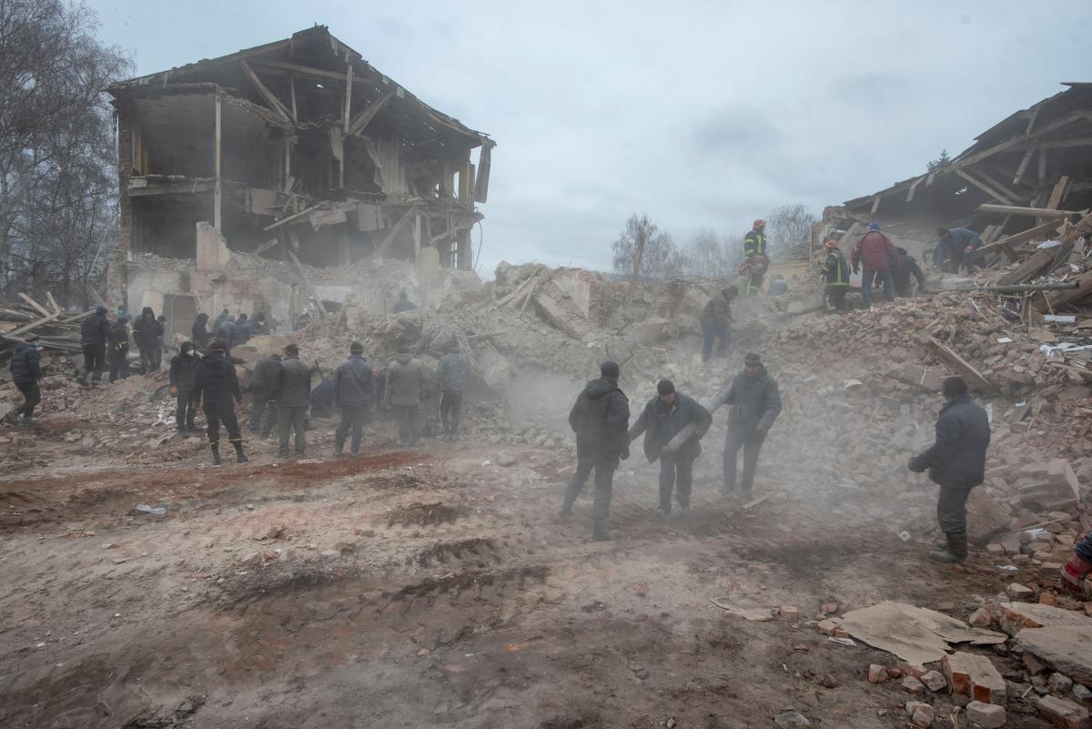 Часть Сум осталась без отопления и горячей воды / фото REUTERS